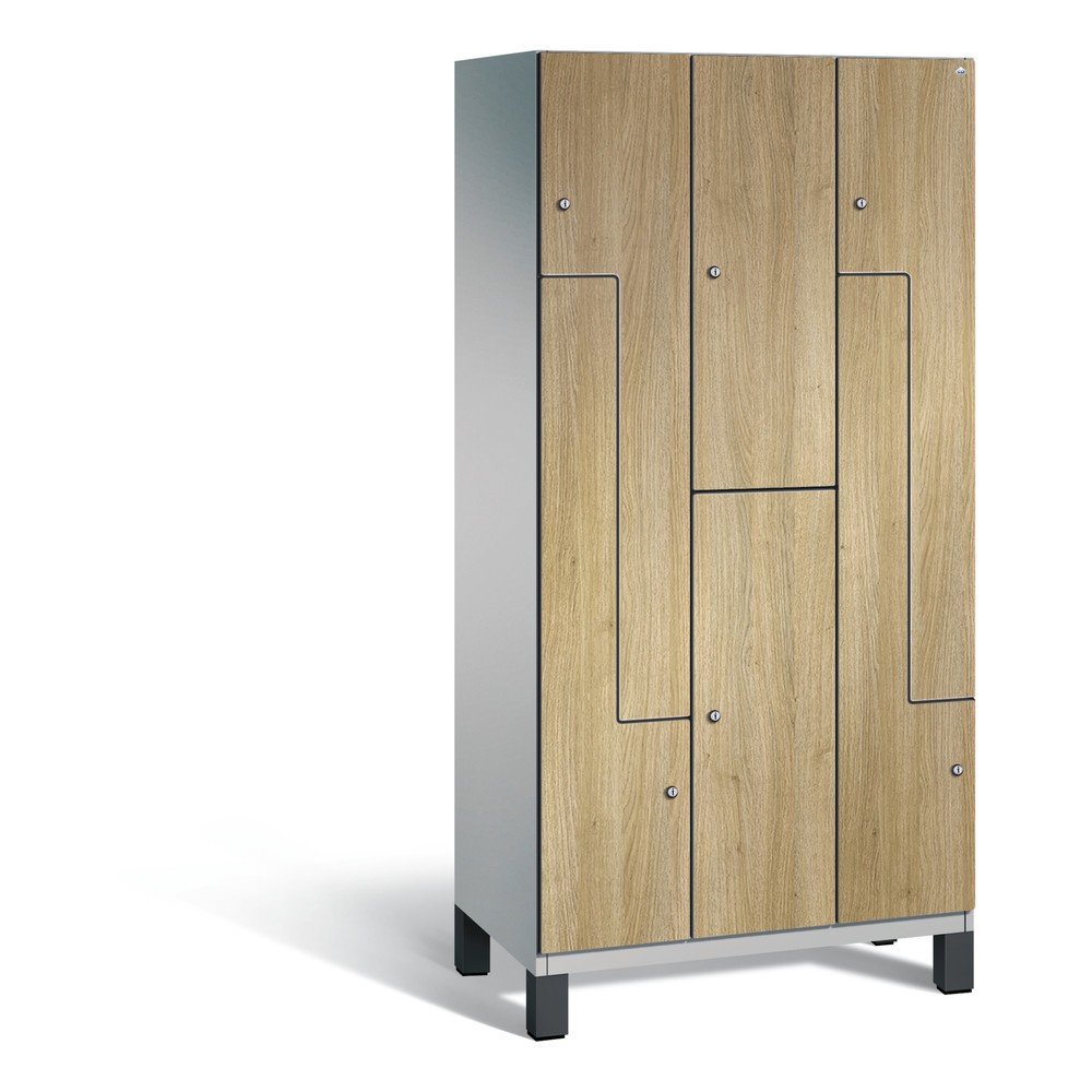 Armoire combinée en Z Cambio C+P, 3 compartiments, largeur des compartiments 300 mm, HxlxP 1 980x900x525 mm, RAL 9006 aluminium blanc, décor chêne Sereno, pieds