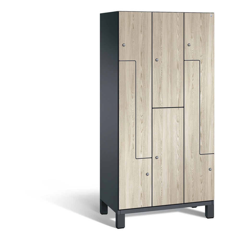 Armoire combinée en Z Cambio C+P, 3 compartiments, largeur des compartiments 300 mm, HxlxP 1 980x900x525 mm, RAL 7021 gris noir, décor frêne Sen, pieds