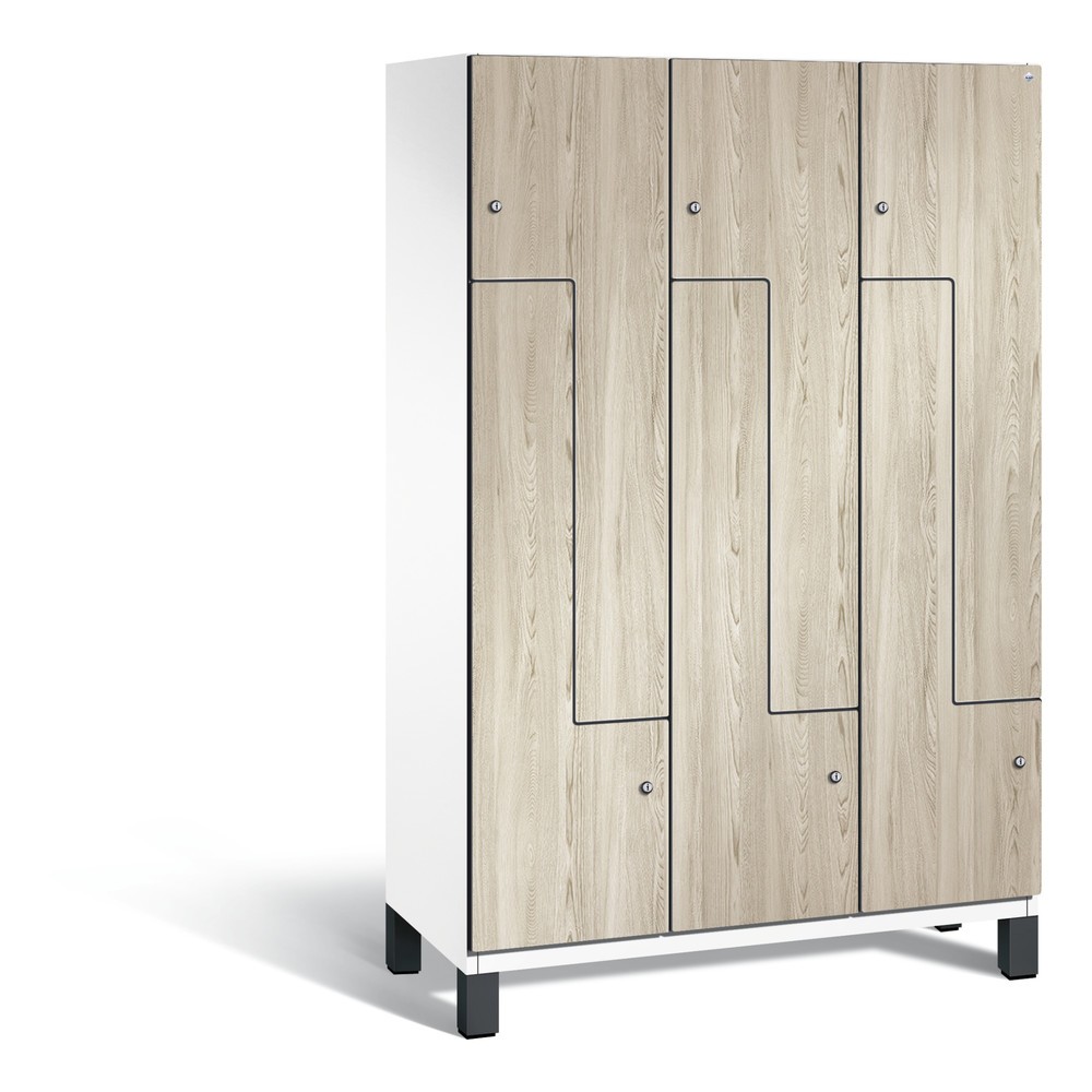 Armoire-penderie en Z Cambio C+P, 3 compartiments, largeur des compartiments 400 mm, HxlxP 1 980x1 200x525 mm, RAL 9016 blanc signalisation, décor frêne Sen, pieds