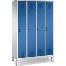 Garderobenschrank C+P Classic mit Füßen, Zylinderschloss, 4 Abteile, HxBxT 1.850 x 1.200 x 500 mm