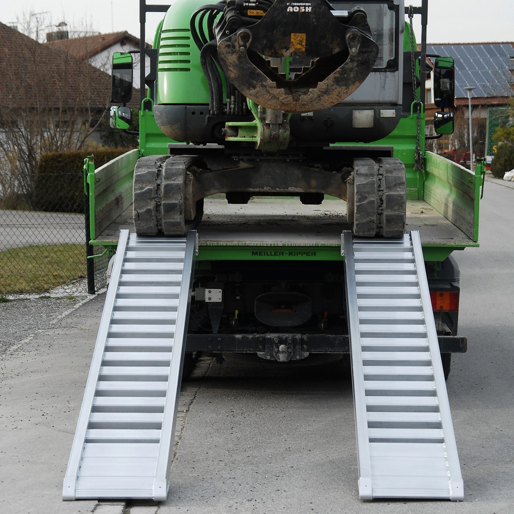 Rails de chargement à barreaux, sans bordure, capacité de charge 1 660 kg/paire, longueur 2 340 mm