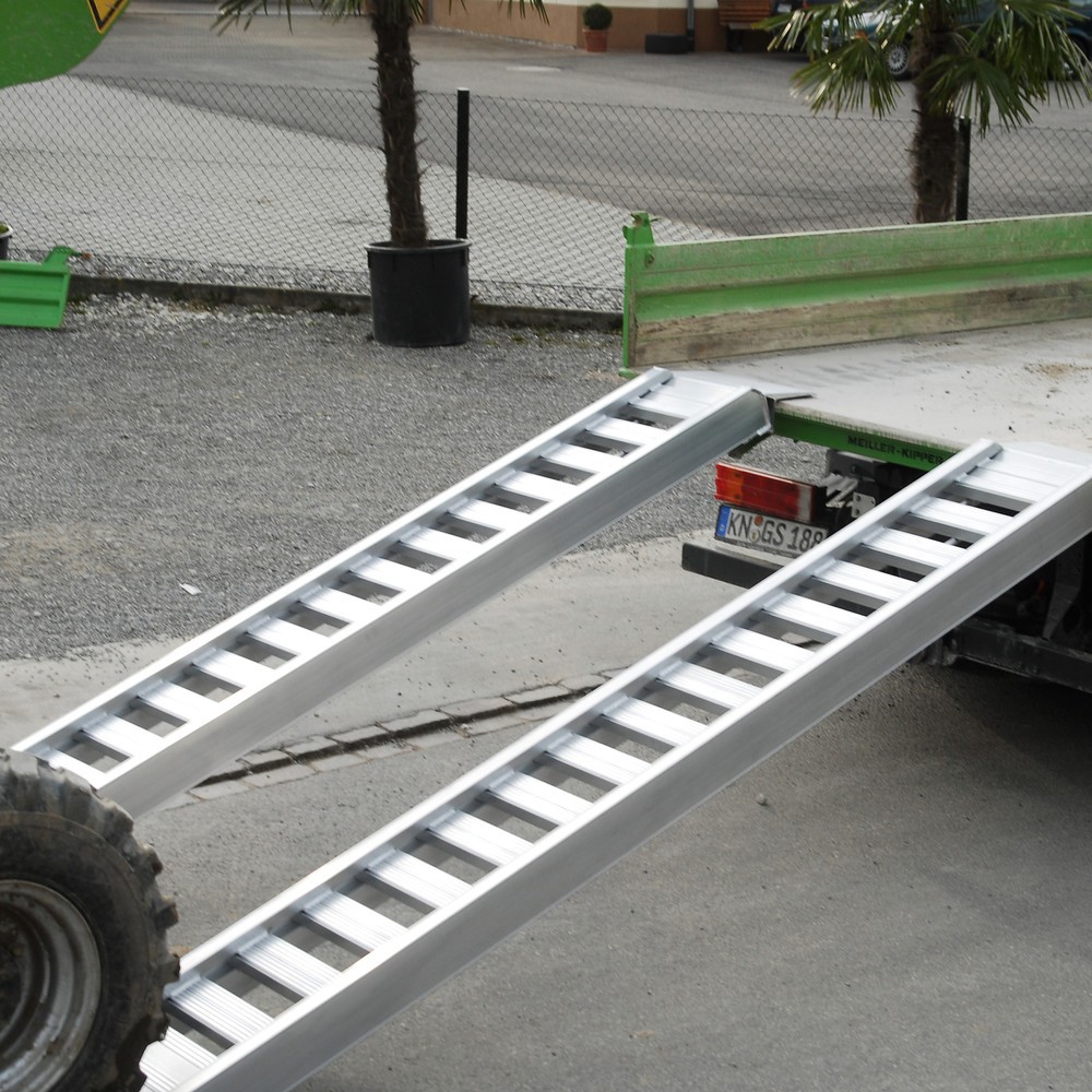 Rails de chargement à barreaux, avec bordure, capacité de charge 3 100 kg/paire, longueur 1 970 mm