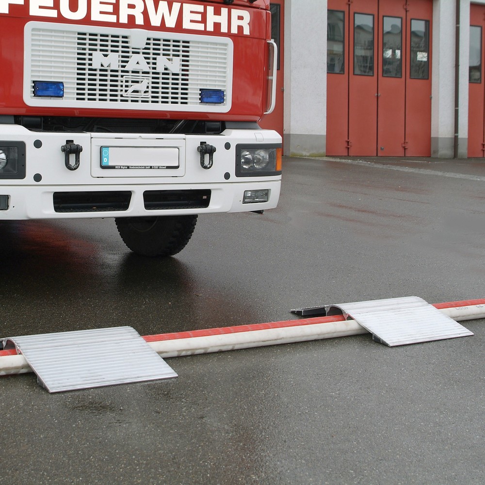 Rampe passe-câbles pour câbles et tuyaux, capacité de charge 7 000 kg, longueur 750 mm